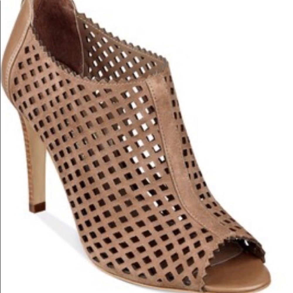 Marc Fisher NWB Perforated Suede Taupe, US 7